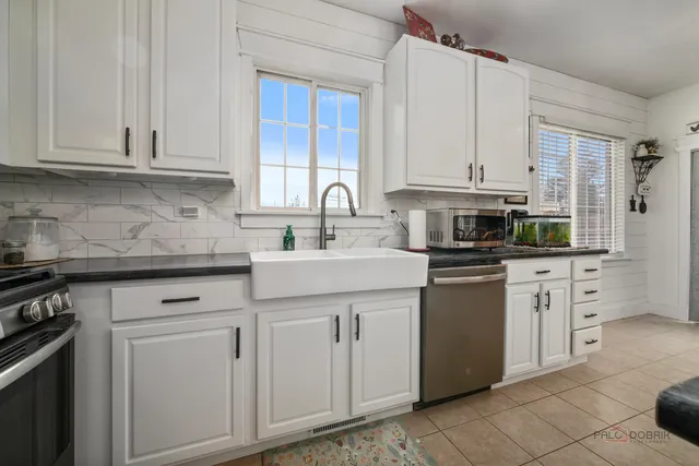 $399,000 | 908 South Arlington Drive, Round Lake, IL 60073