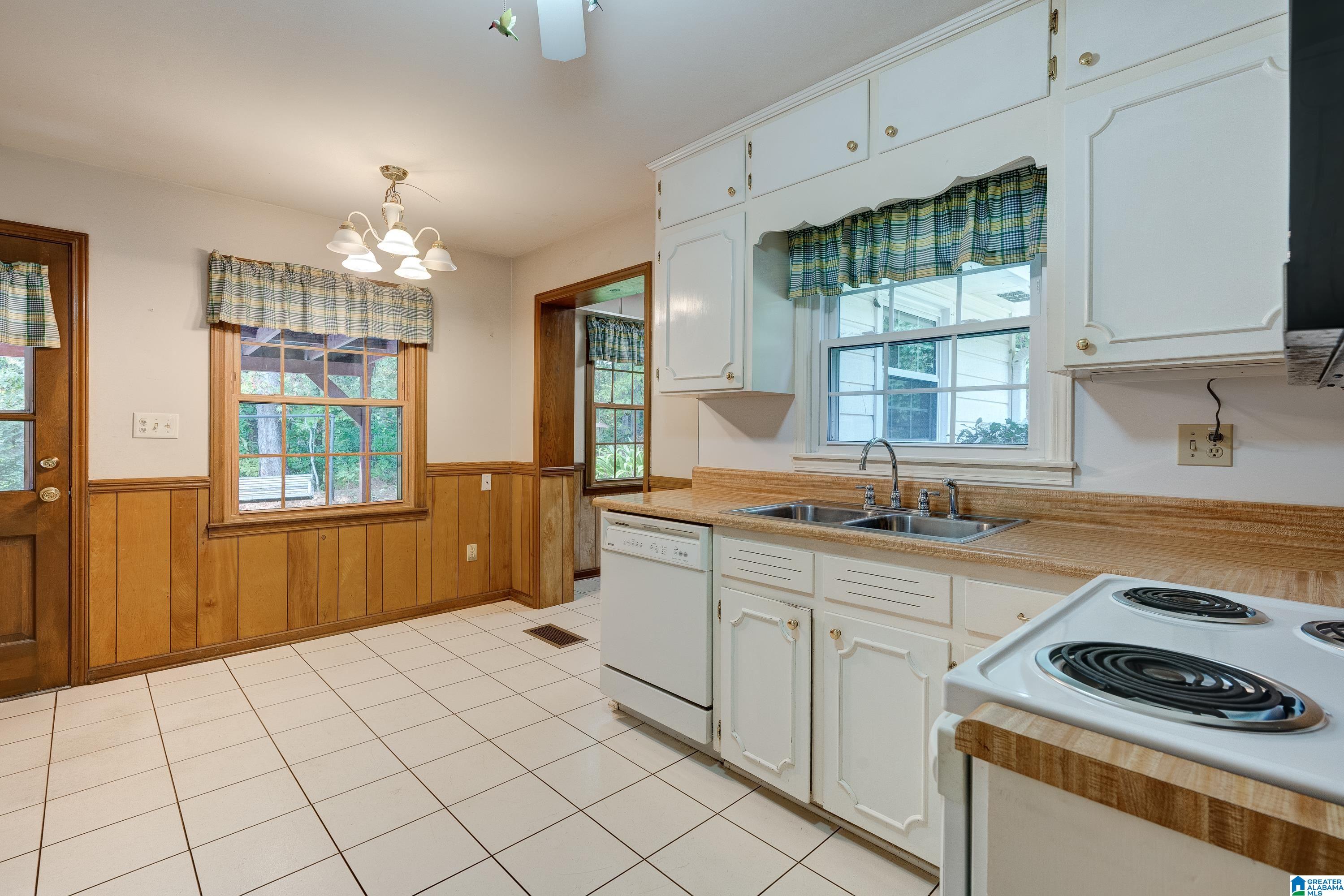 1822 Indian Hills Road Pelham, AL 35124 - Photo 15 of 40