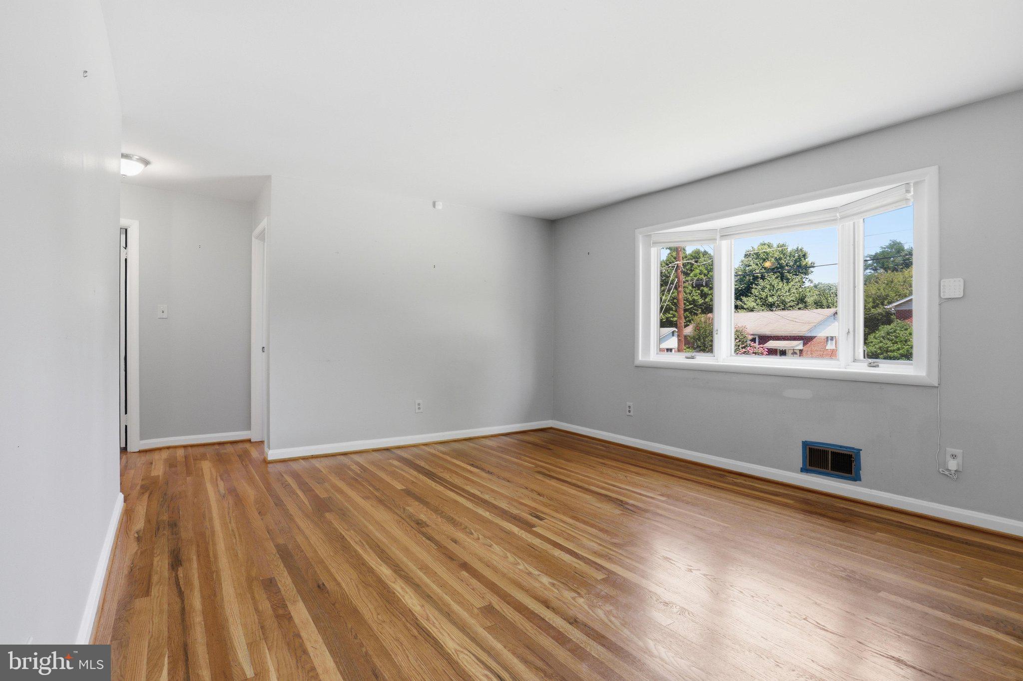 4014 Jeffry Street Silver Spring, MD 20906 - Photo 4 of 30 Living Room