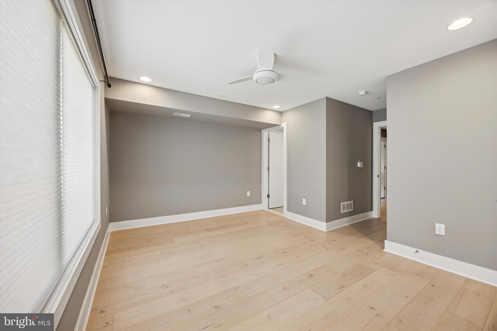 152 North Front Street Philadelphia, PA 19106 - Photo 17 of 25 an empty room with fan and entrance