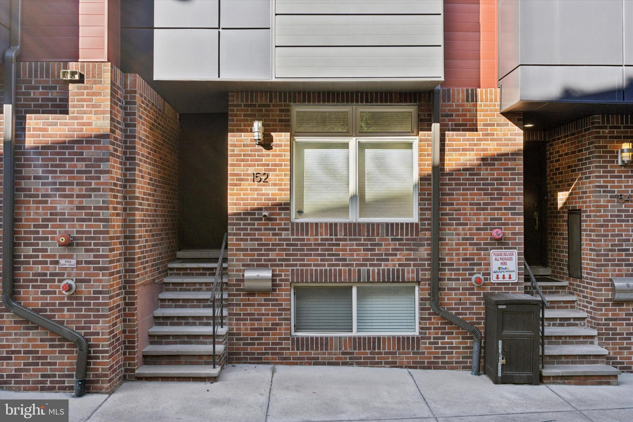 152 North Front Street Philadelphia, PA 19106 - Photo 3 of 25 a front view of a house