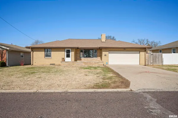 $189,900 | 1021 West Westwood Drive, Peoria, IL 61614