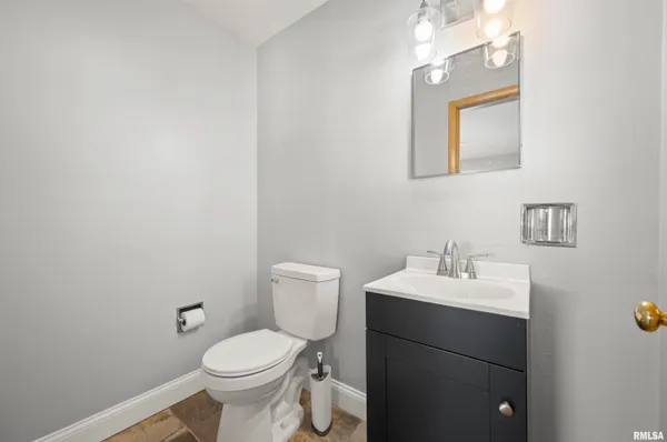 $189,900 | 1021 West Westwood Drive, Peoria, IL 61614