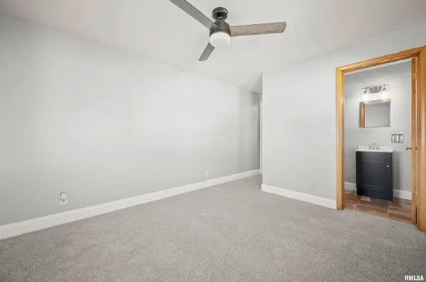 $189,900 | 1021 West Westwood Drive, Peoria, IL 61614