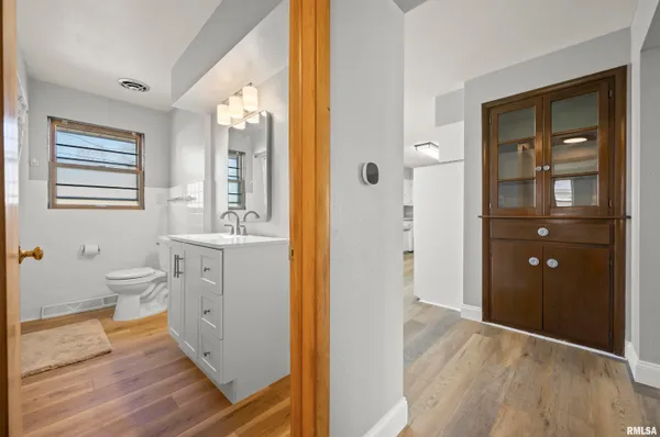 $189,900 | 1021 West Westwood Drive, Peoria, IL 61614