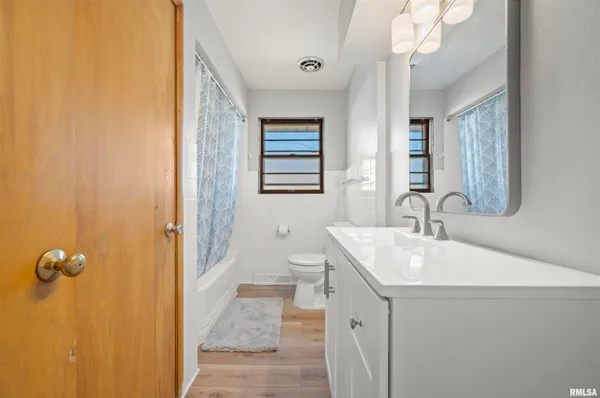 $189,900 | 1021 West Westwood Drive, Peoria, IL 61614