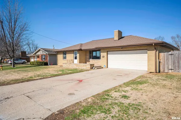 $189,900 | 1021 West Westwood Drive, Peoria, IL 61614