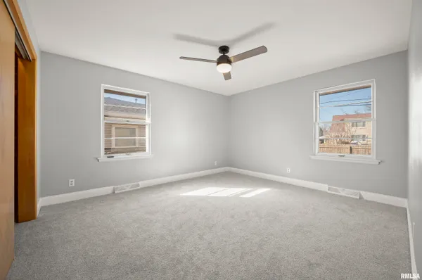 $189,900 | 1021 West Westwood Drive, Peoria, IL 61614