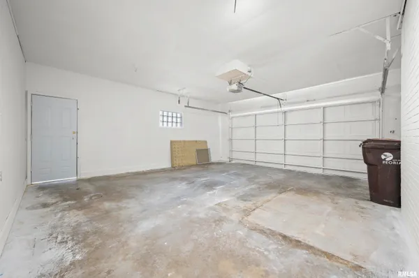 $189,900 | 1021 West Westwood Drive, Peoria, IL 61614