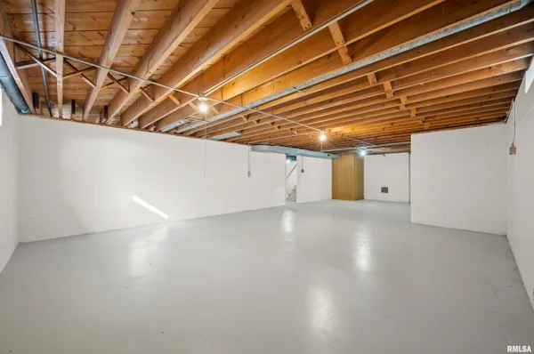 $189,900 | 1021 West Westwood Drive, Peoria, IL 61614