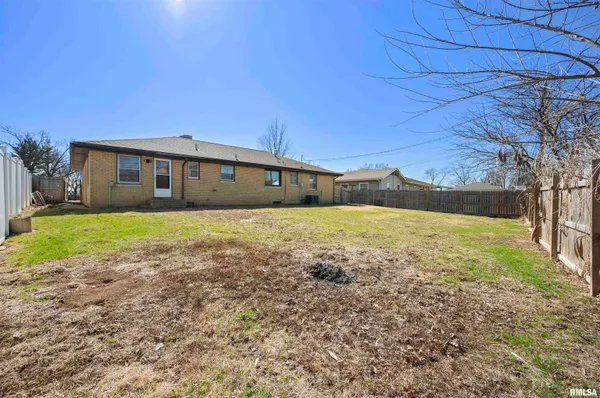$189,900 | 1021 West Westwood Drive, Peoria, IL 61614