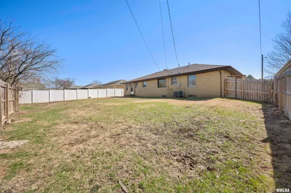 $189,900 | 1021 West Westwood Drive, Peoria, IL 61614