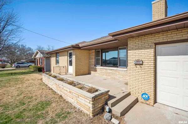 $189,900 | 1021 West Westwood Drive, Peoria, IL 61614