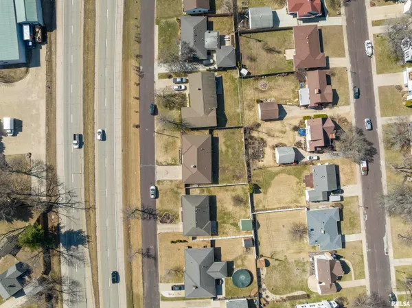 $189,900 | 1021 West Westwood Drive, Peoria, IL 61614