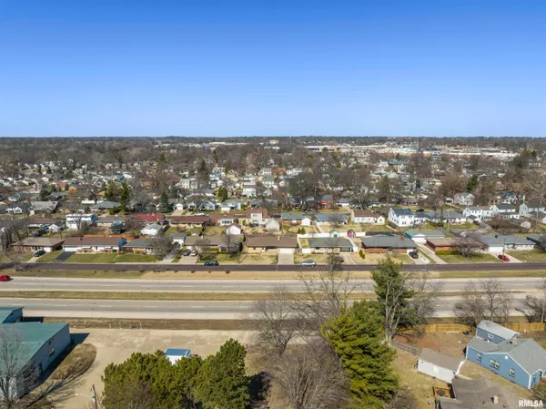 $189,900 | 1021 West Westwood Drive, Peoria, IL 61614