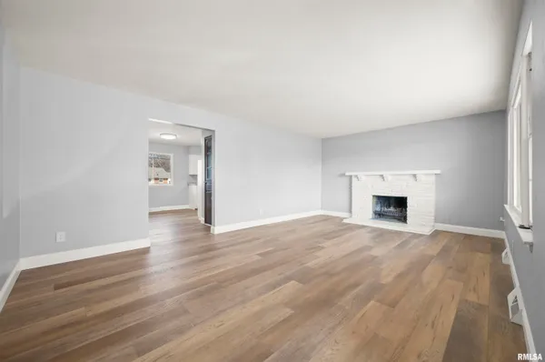 $189,900 | 1021 West Westwood Drive, Peoria, IL 61614