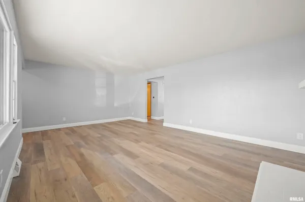 $189,900 | 1021 West Westwood Drive, Peoria, IL 61614