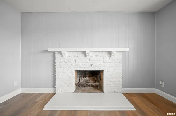 $189,900 | 1021 West Westwood Drive, Peoria, IL 61614