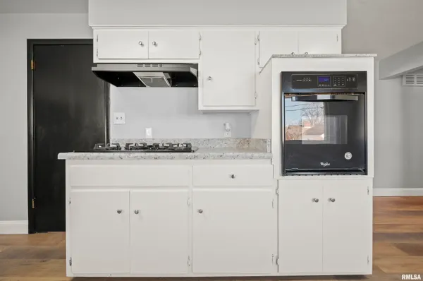 $189,900 | 1021 West Westwood Drive, Peoria, IL 61614