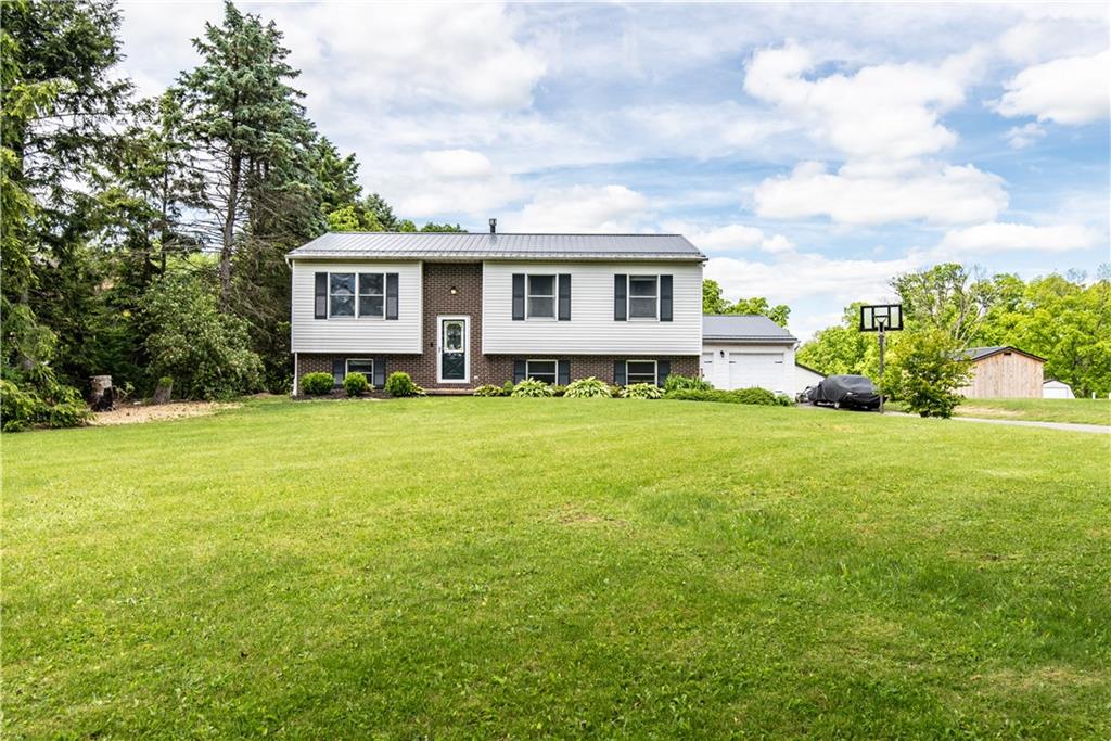 229 Holyoke Road Butler, PA 16001 - Photo 2 of 29 Gallery Image 2