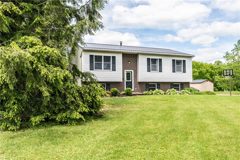 229 Holyoke Road Butler, PA 16001 - Photo 3 of 29 Gallery Image 3