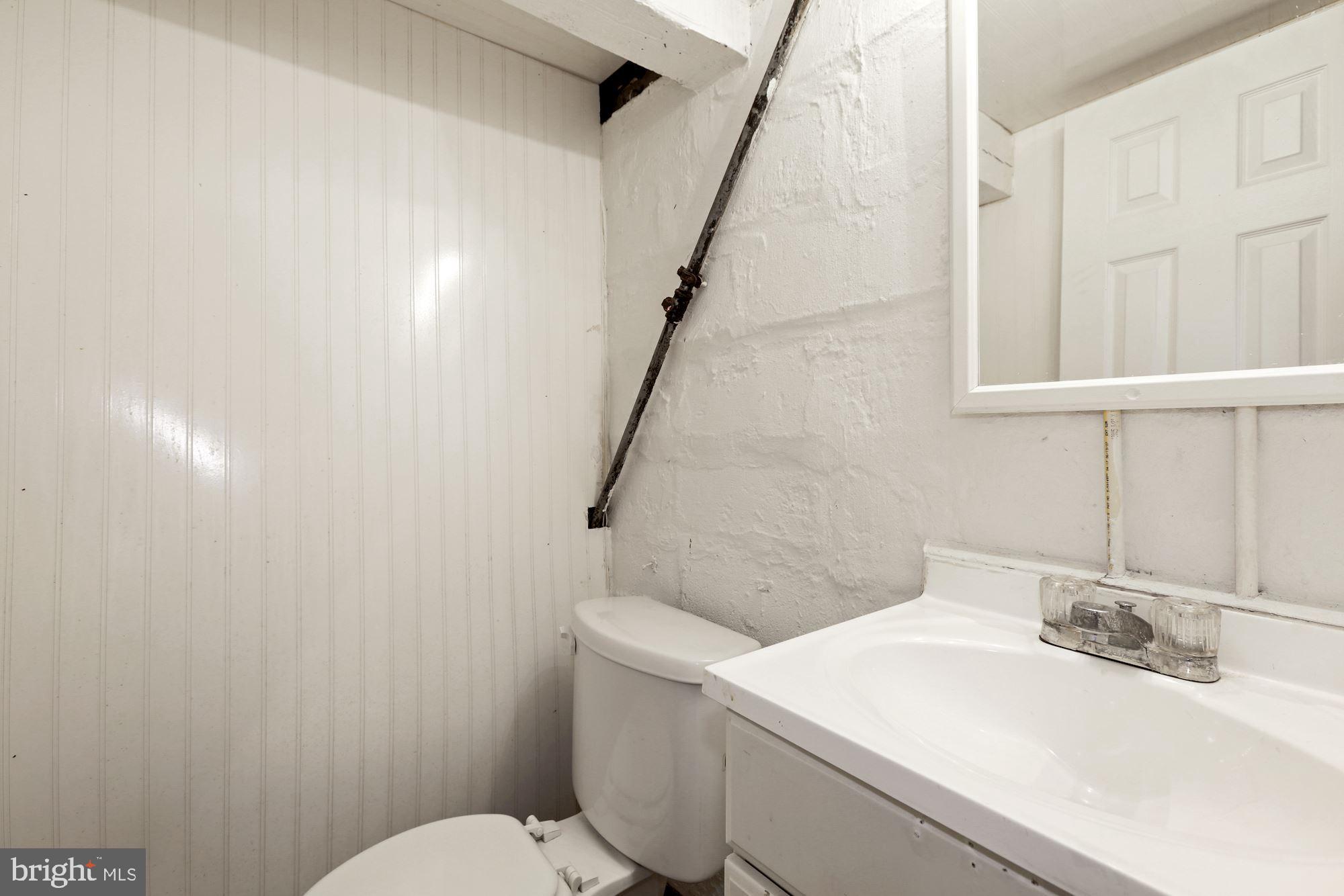 2710 Georgetown Road Baltimore, MD 21230 - Photo 20 of 29 Powder Room