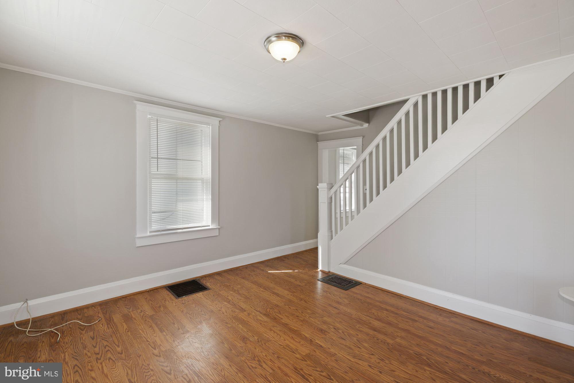 2710 Georgetown Road Baltimore, MD 21230 - Photo 4 of 29 Living Room