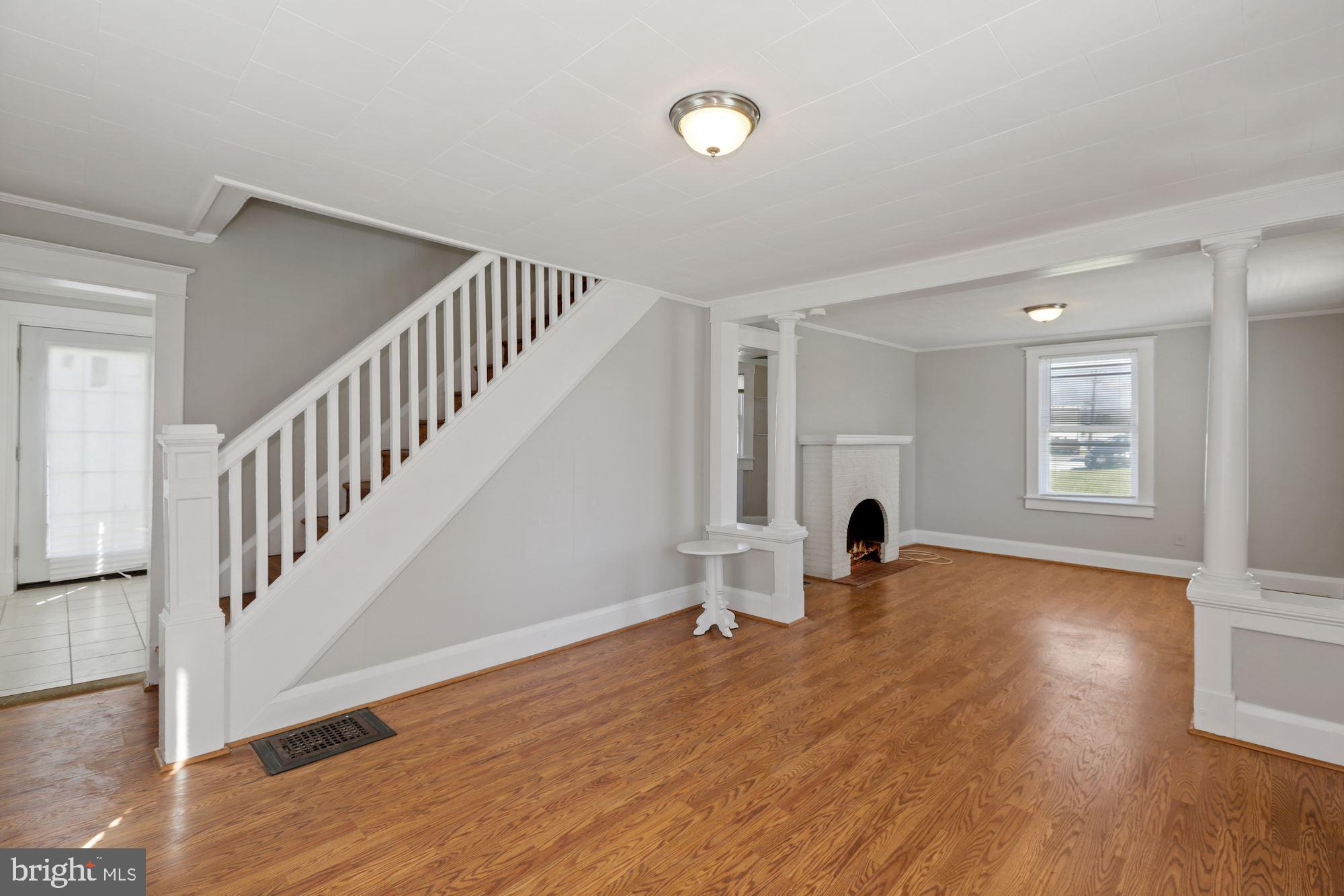 2710 Georgetown Road Baltimore, MD 21230 - Photo 5 of 29 Living Room