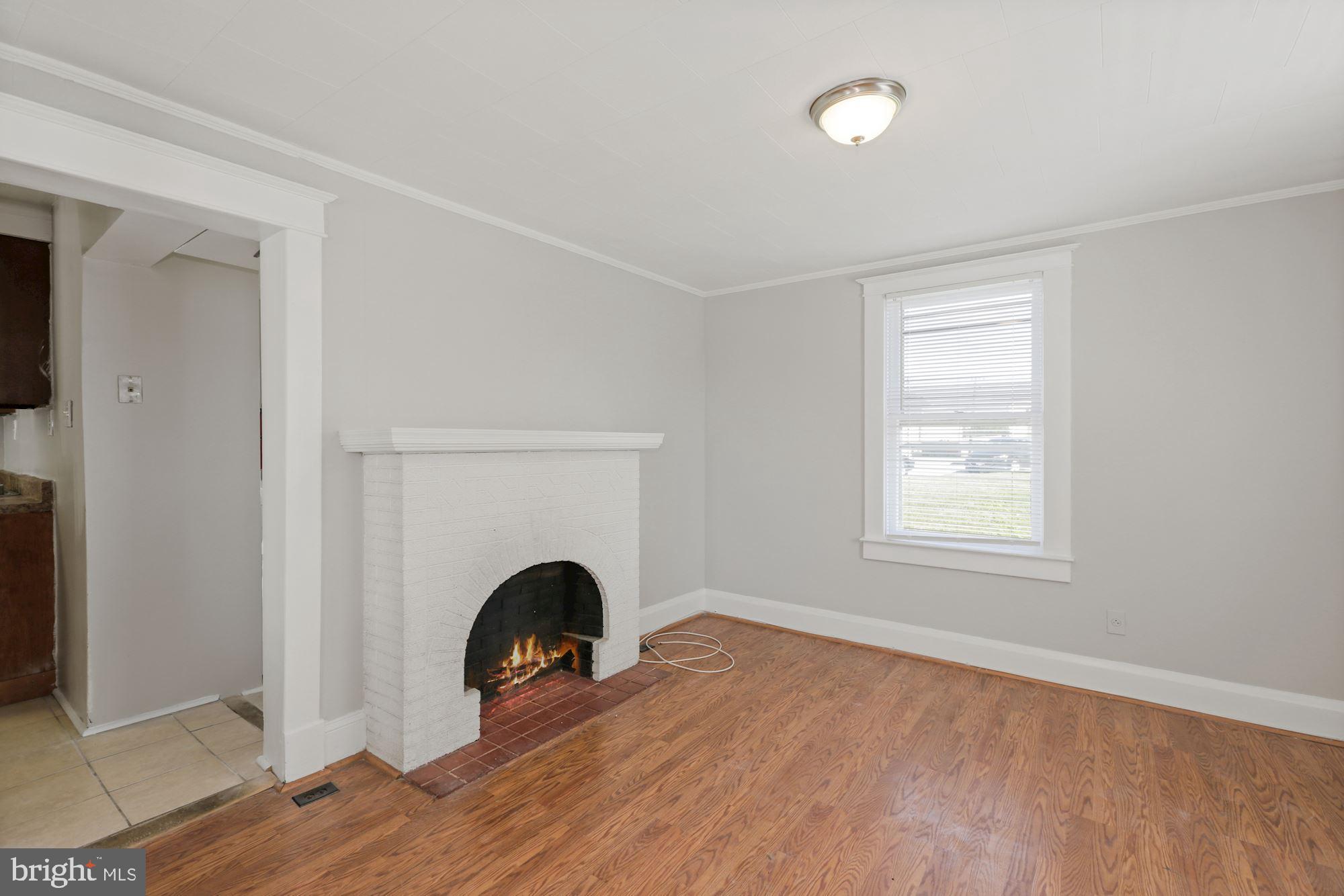 2710 Georgetown Road Baltimore, MD 21230 - Photo 8 of 29 Dining Room | Fireplace