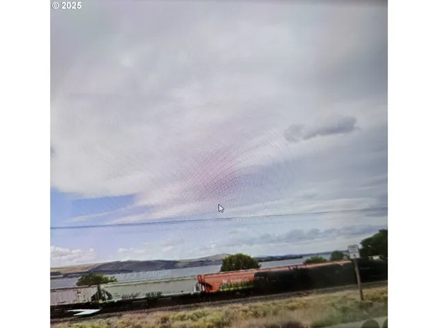 an aerial view of a entryway