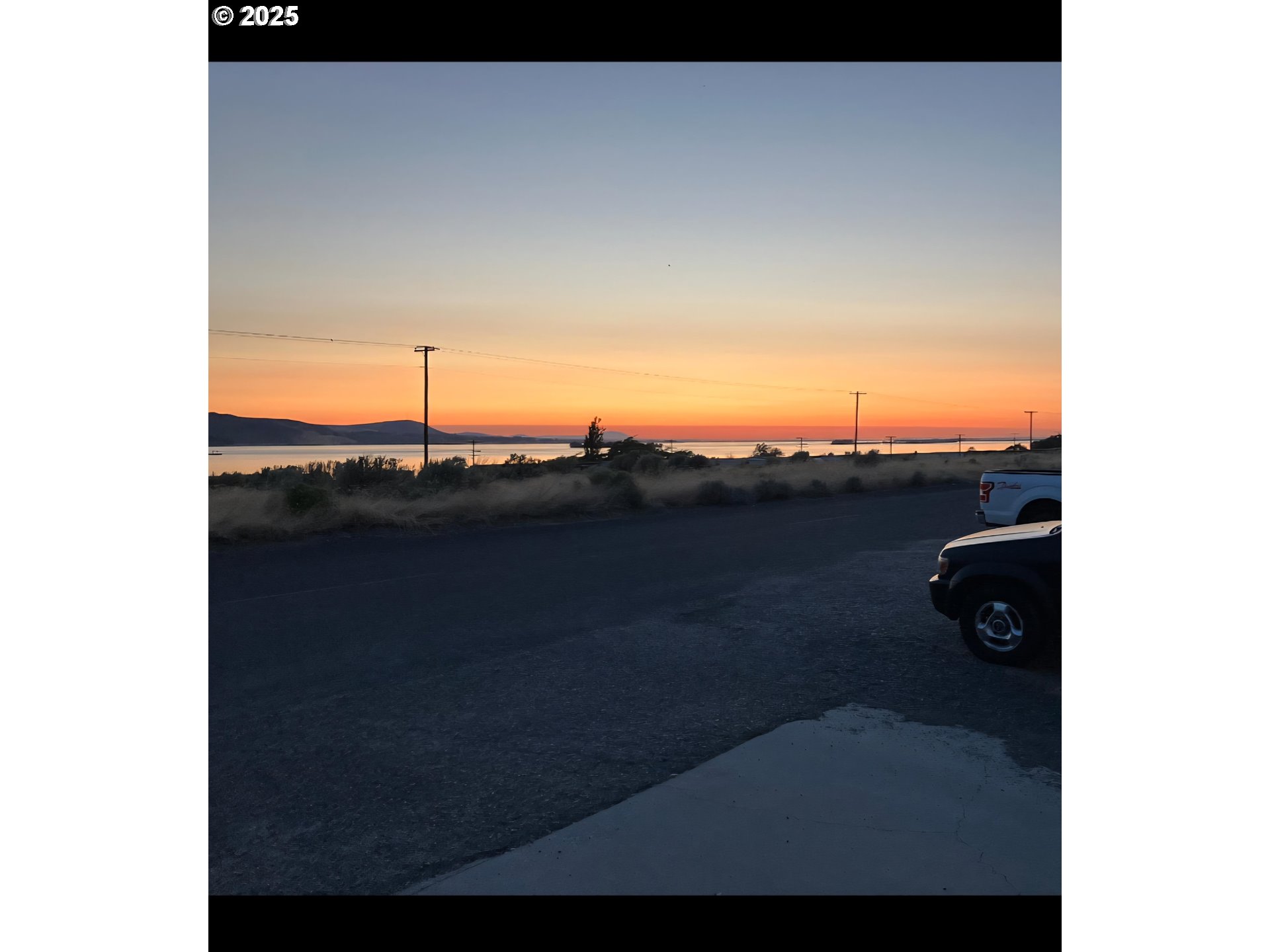 Columbia Way Touchet, WA 99360 - Photo 5 of 7 a view of city and ocean