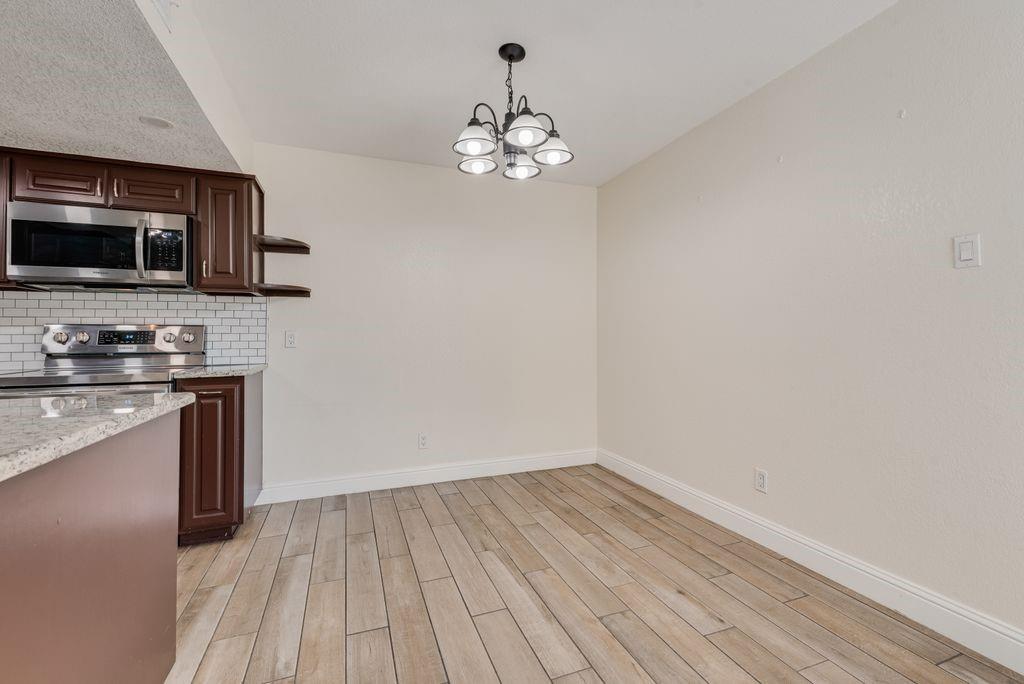 219 West Rochelle Road Irving, TX 75062 - Photo 7 of 29