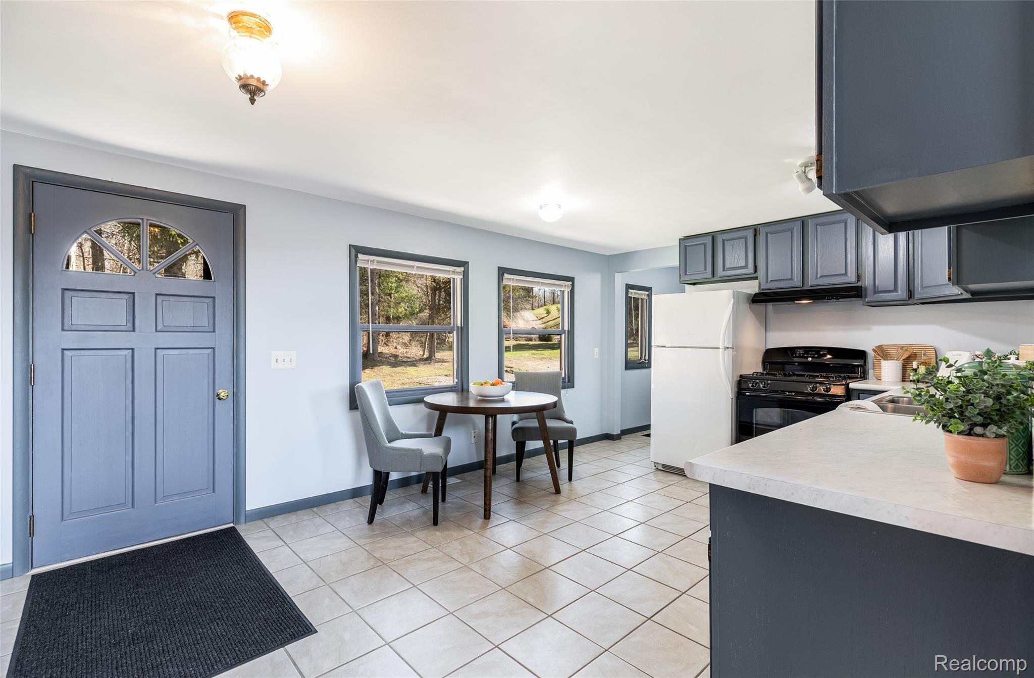 4100 Pardee Lake Road Howell, MI 48843 - Photo 14 of 35 13.Kitchen