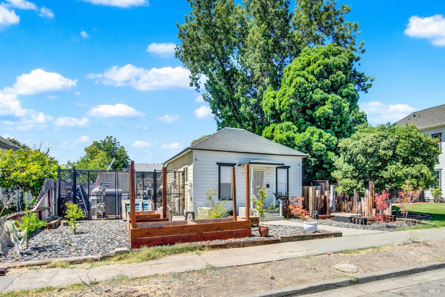 512 Davis Street Vacaville, CA 95688 - Photo 3 of 27