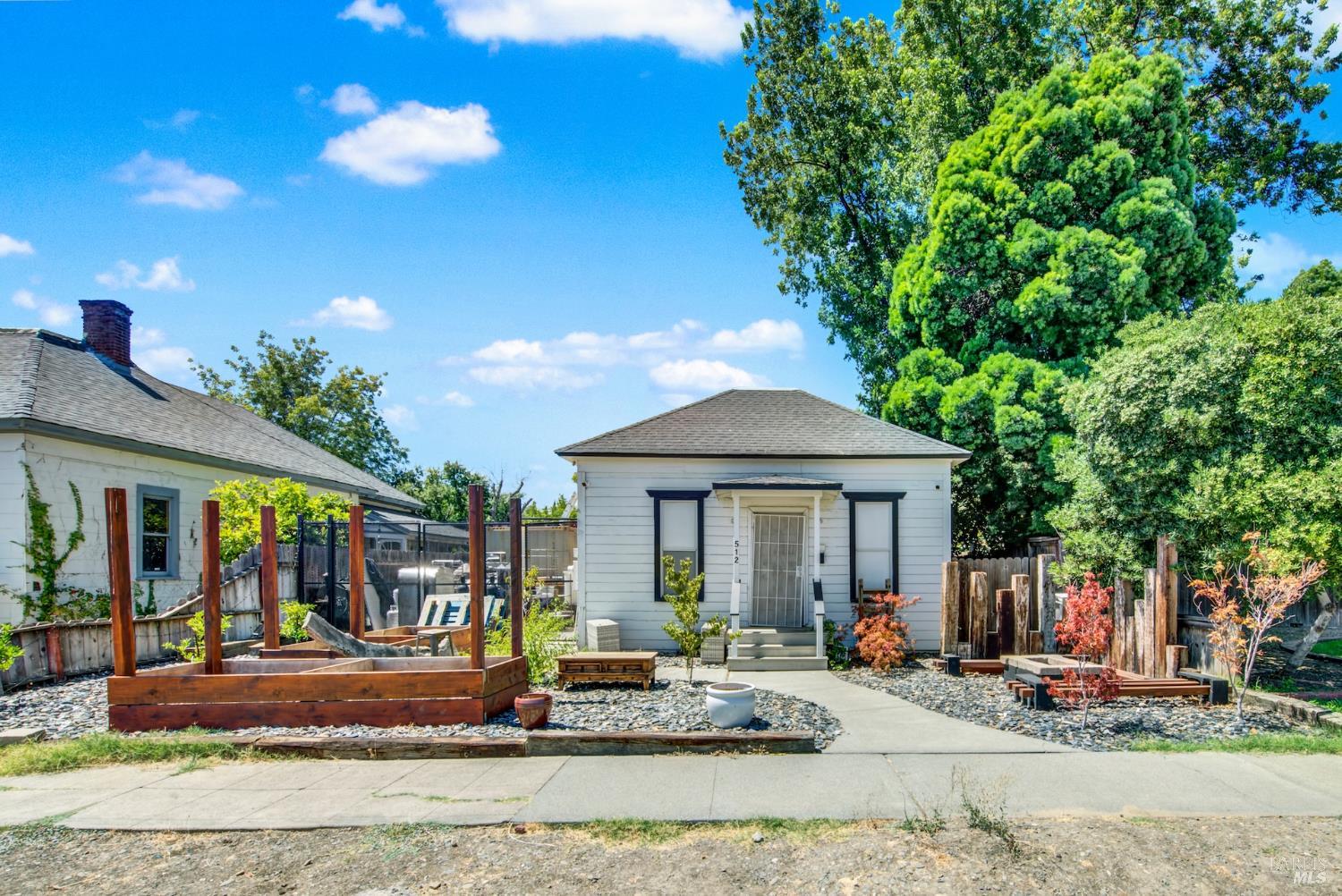 512 Davis Street Vacaville, CA 95688 - Photo 4 of 27