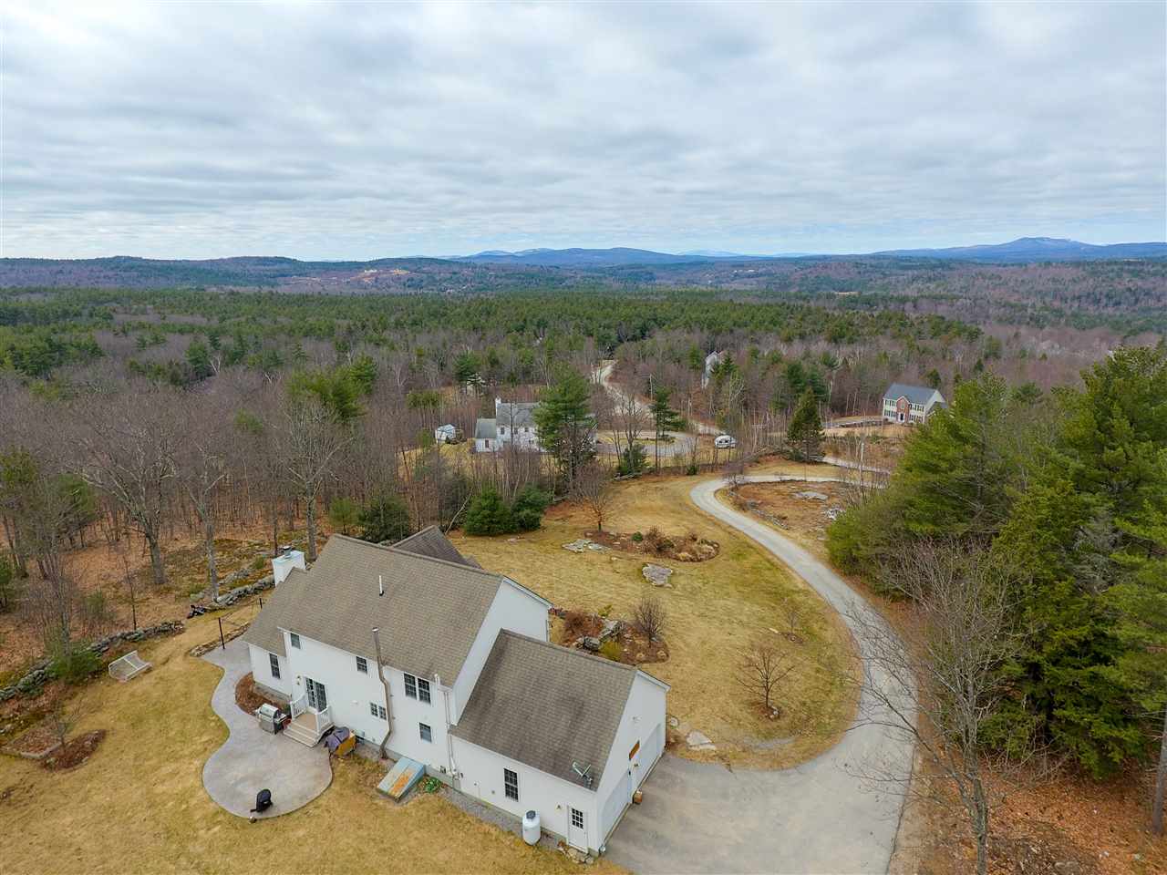 60 Labree Road New Boston, NH 03070 - Photo 9 of 40