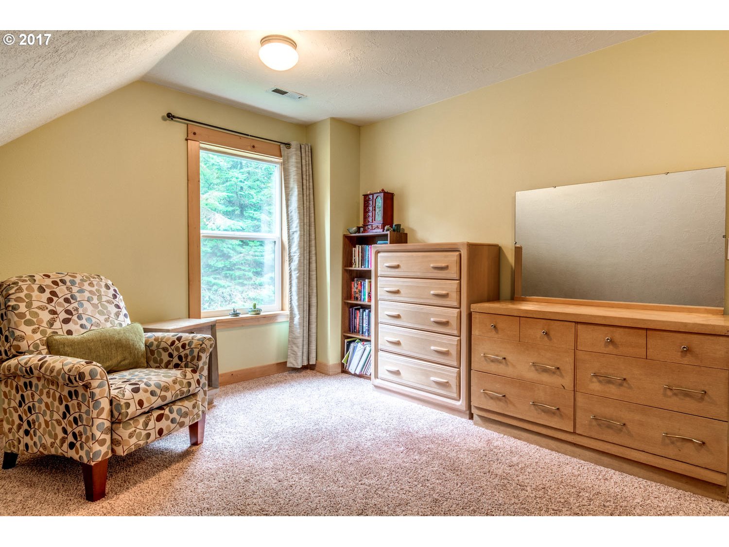 64877 East Pine Tree Way Rhododendron, OR 97049 - Photo 20 of 29 a living room with furniture and a window