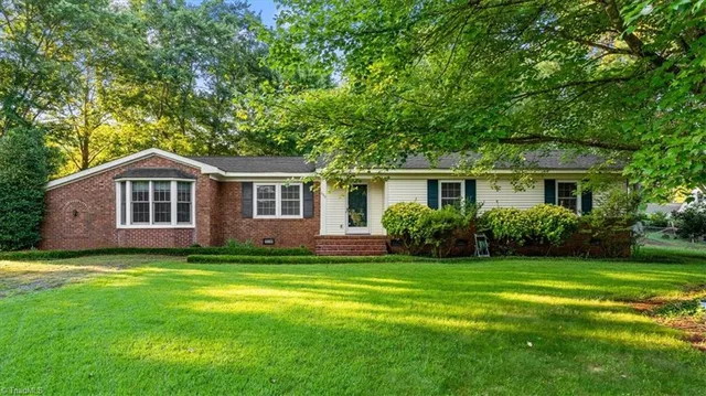 $249,000 | 604 Oakdale Avenue, Liberty, NC 27298