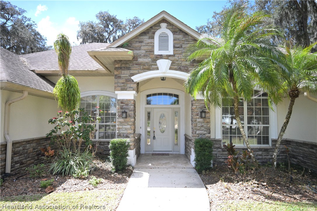 2737 Cheyenne Road Sebring, FL 33875 - Photo 3 of 50 a front view of a house with garden