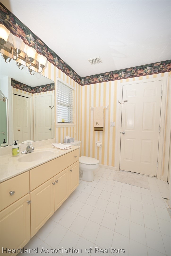 2737 Cheyenne Road Sebring, FL 33875 - Photo 31 of 50 a spacious bathroom with a double vanity sink and a mirror
