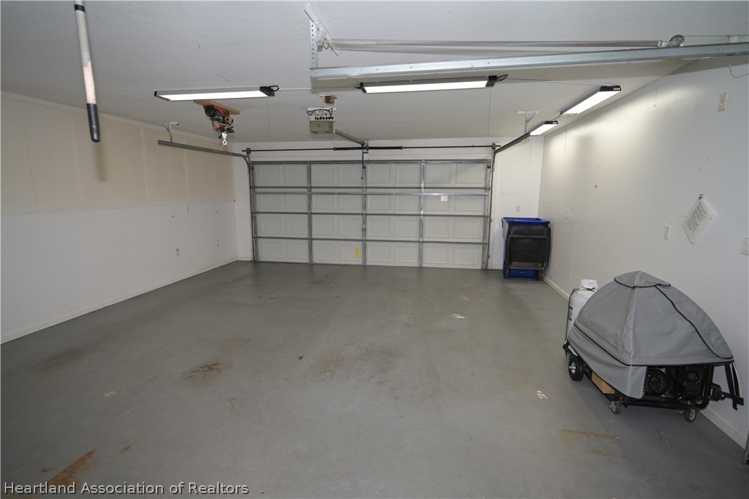 2737 Cheyenne Road Sebring, FL 33875 - Photo 42 of 50 a view of a garage