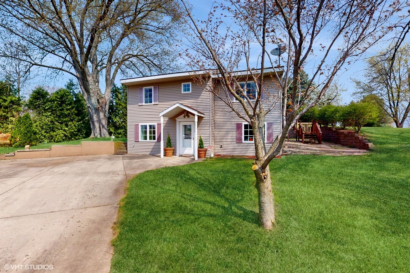 8215 East Chicago Road New Carlisle, IN 46552 - Photo 1 of 28 1600x1066