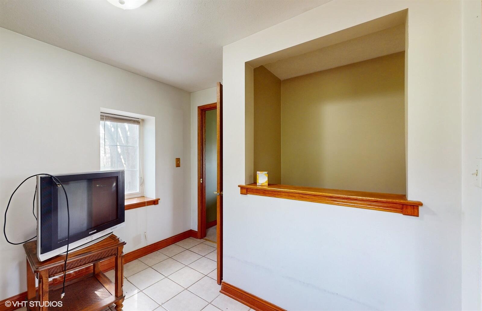 8215 East Chicago Road New Carlisle, IN 46552 - Photo 16 of 28 1600x1034