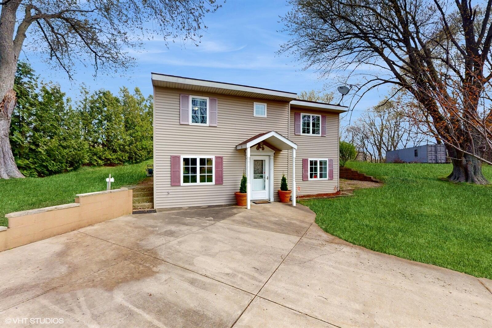 8215 East Chicago Road New Carlisle, IN 46552 - Photo 2 of 28 1600x1066