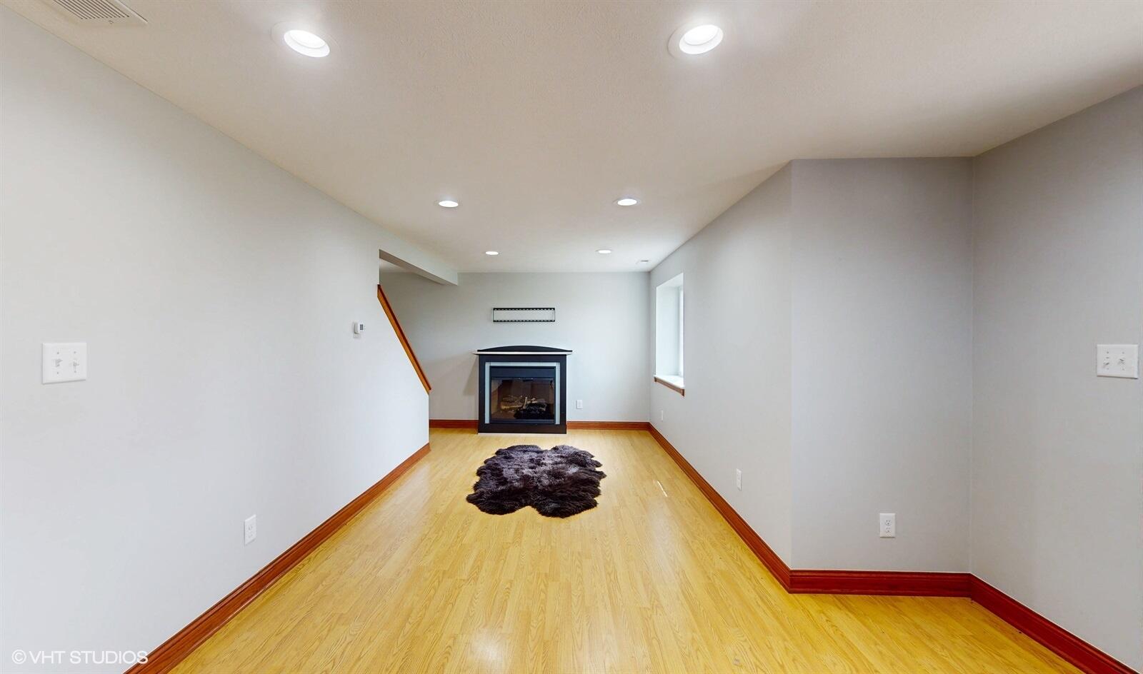 8215 East Chicago Road New Carlisle, IN 46552 - Photo 6 of 28 1600x944