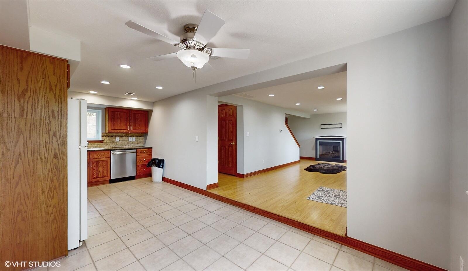 8215 East Chicago Road New Carlisle, IN 46552 - Photo 9 of 28 1600x925