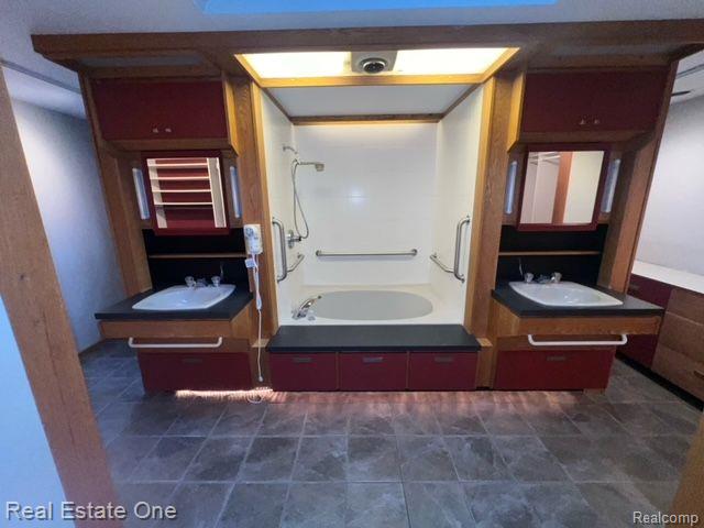 4845 Arrowhead Road West Bloomfield, MI 48323 - Photo 43 of 74 Gallery Image 43