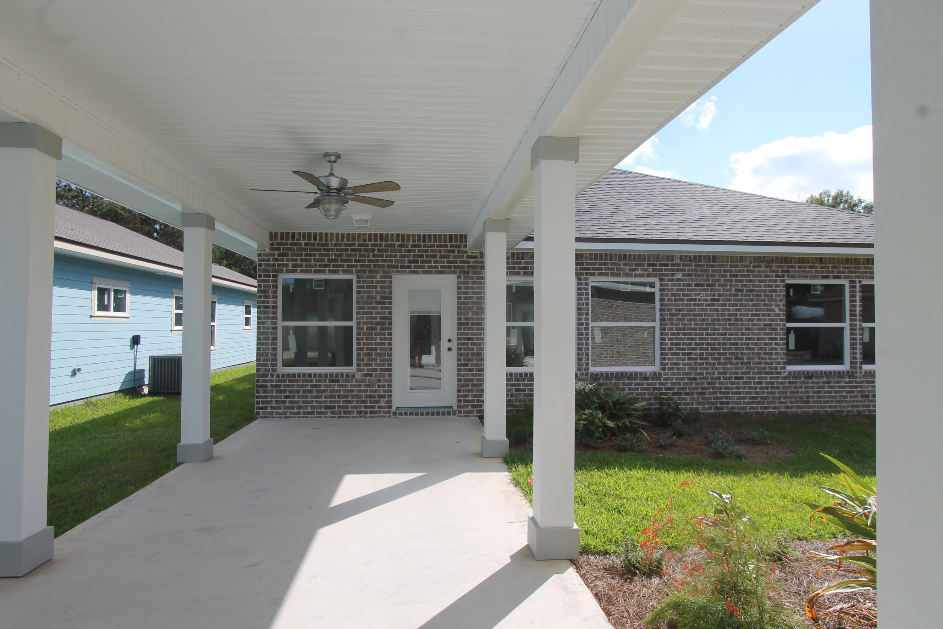33 8th Avenue Shalimar, FL 32579 - Photo 10 of 13 a front view of a house with garden