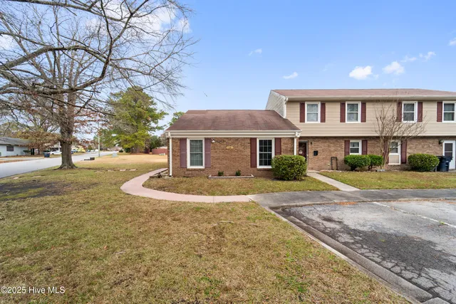 $1,195 | 114 Princess Place, Jacksonville, NC 28546