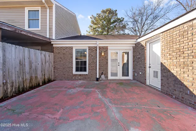 $1,195 | 114 Princess Place, Jacksonville, NC 28546